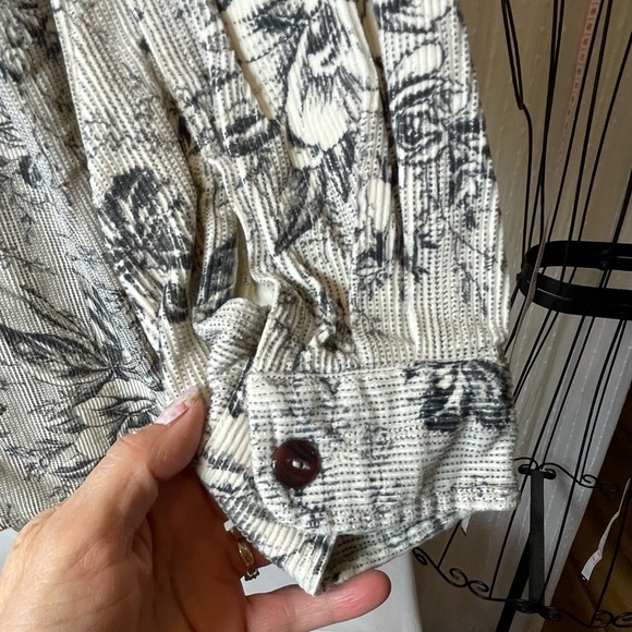 Eddie Bauer Black and White cream Floral Button Down corduroy Shirt jacket - Picture 5 of 9